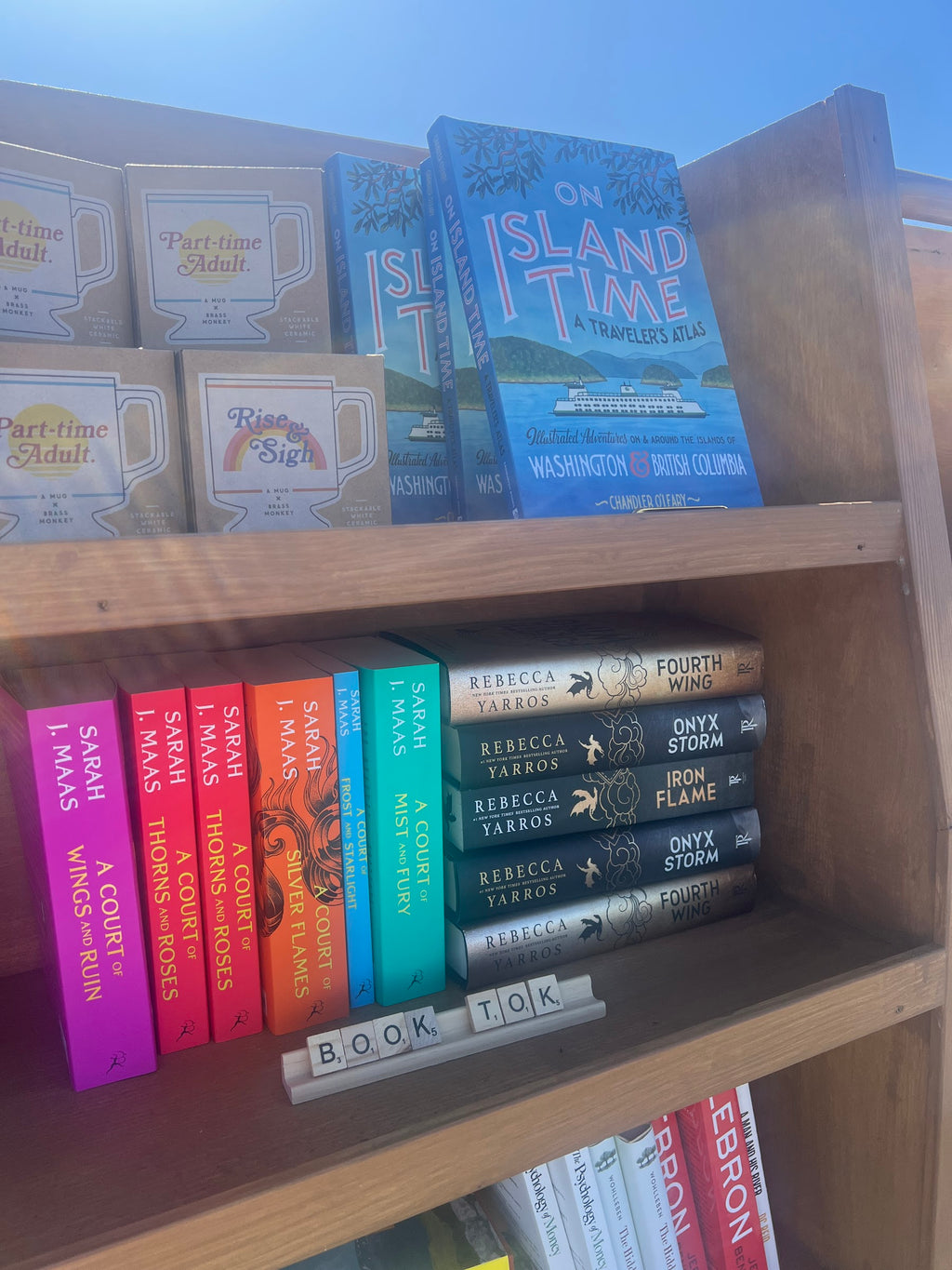 A Court of Thorns and Roses — Sarah J. Maas